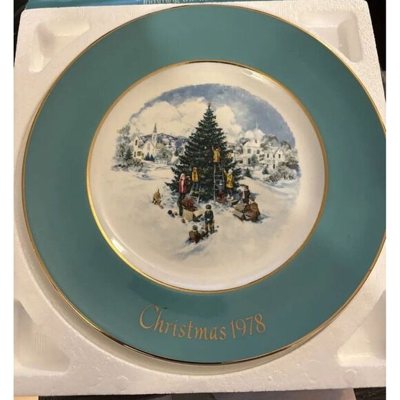 Avon Other - Vintage Avon Christmas Plate Series Sixth Edition 1978 - Trimming The Tree
